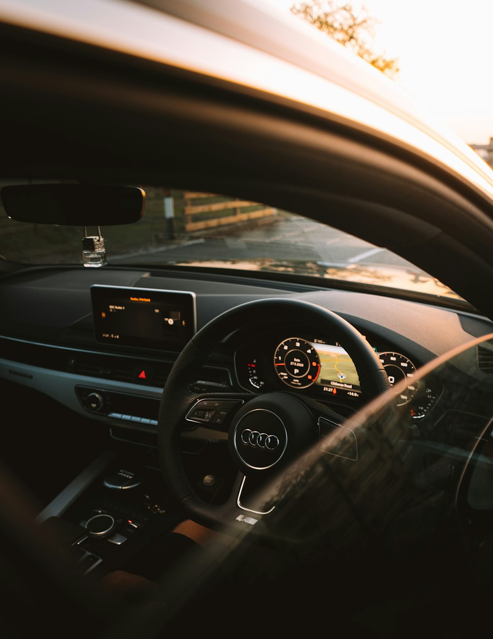 black car steering wheel during daytime