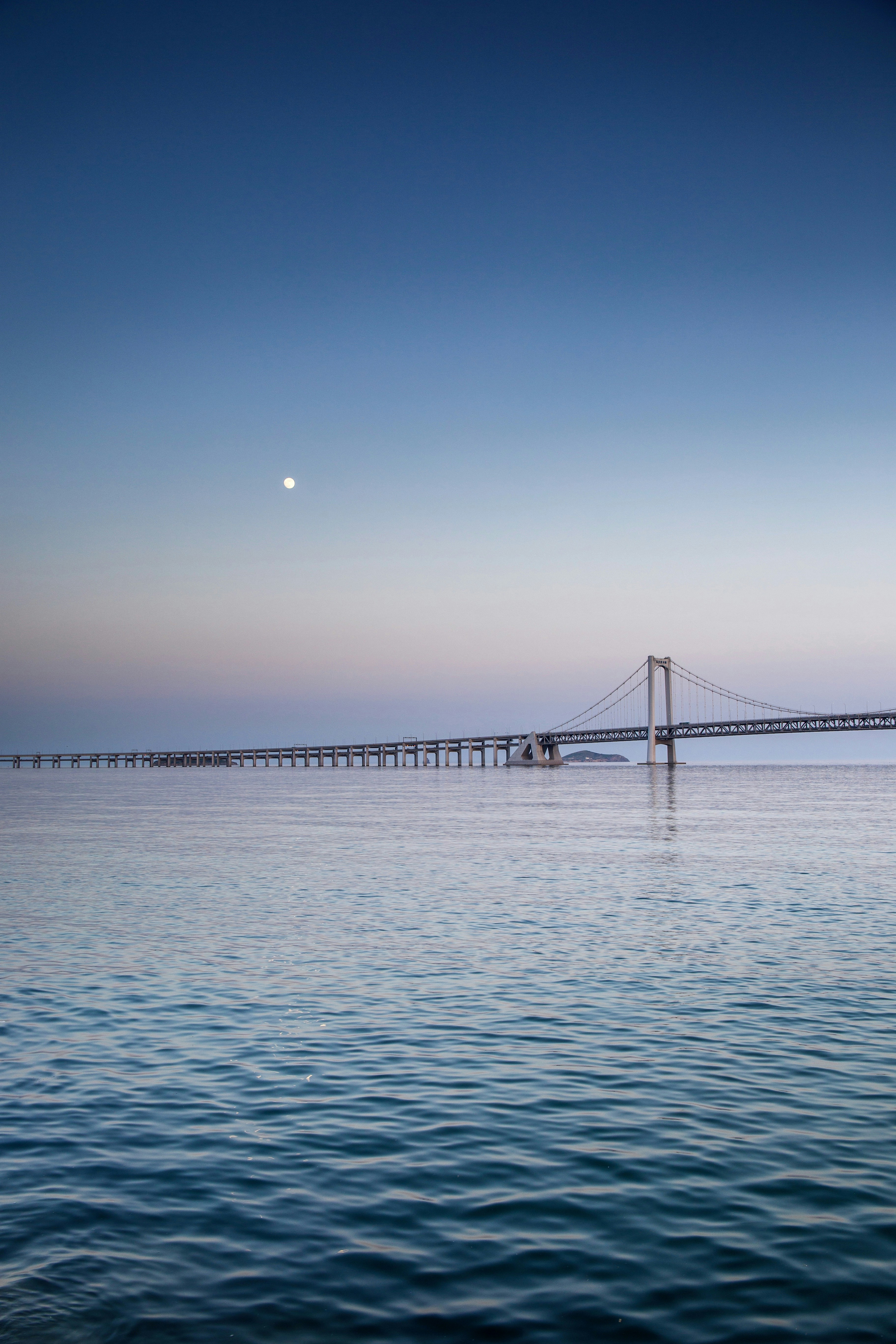 沧海月明 Moon and bridge on the sea.