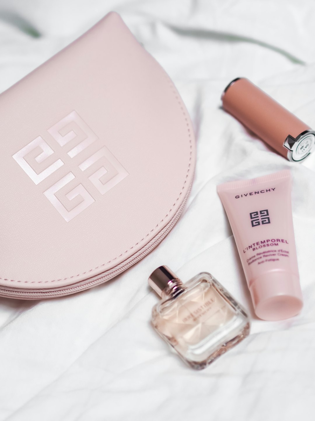 #IrresistibleIsYou by @Givenchy @GivenchyBeauty. 💗  Irresistible Perfume, Lipstick and Pouch with logo. Photo by Laura Chouette ©FreeUse2020 (Thanks to MarionnaudAustria)