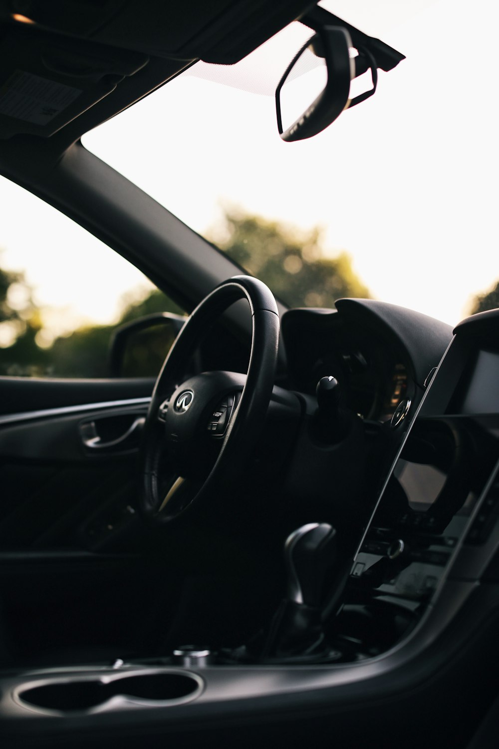 black mercedes benz steering wheel