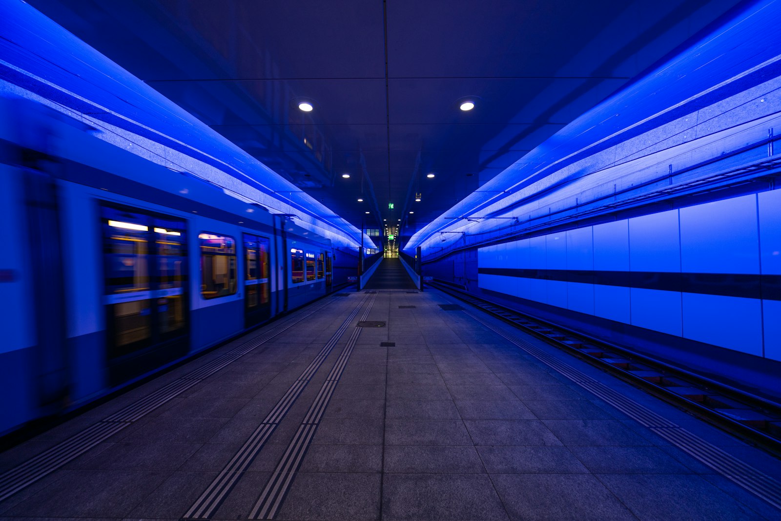 Sony FE 12-24mm F4 G sample photo. Blue and white train photography