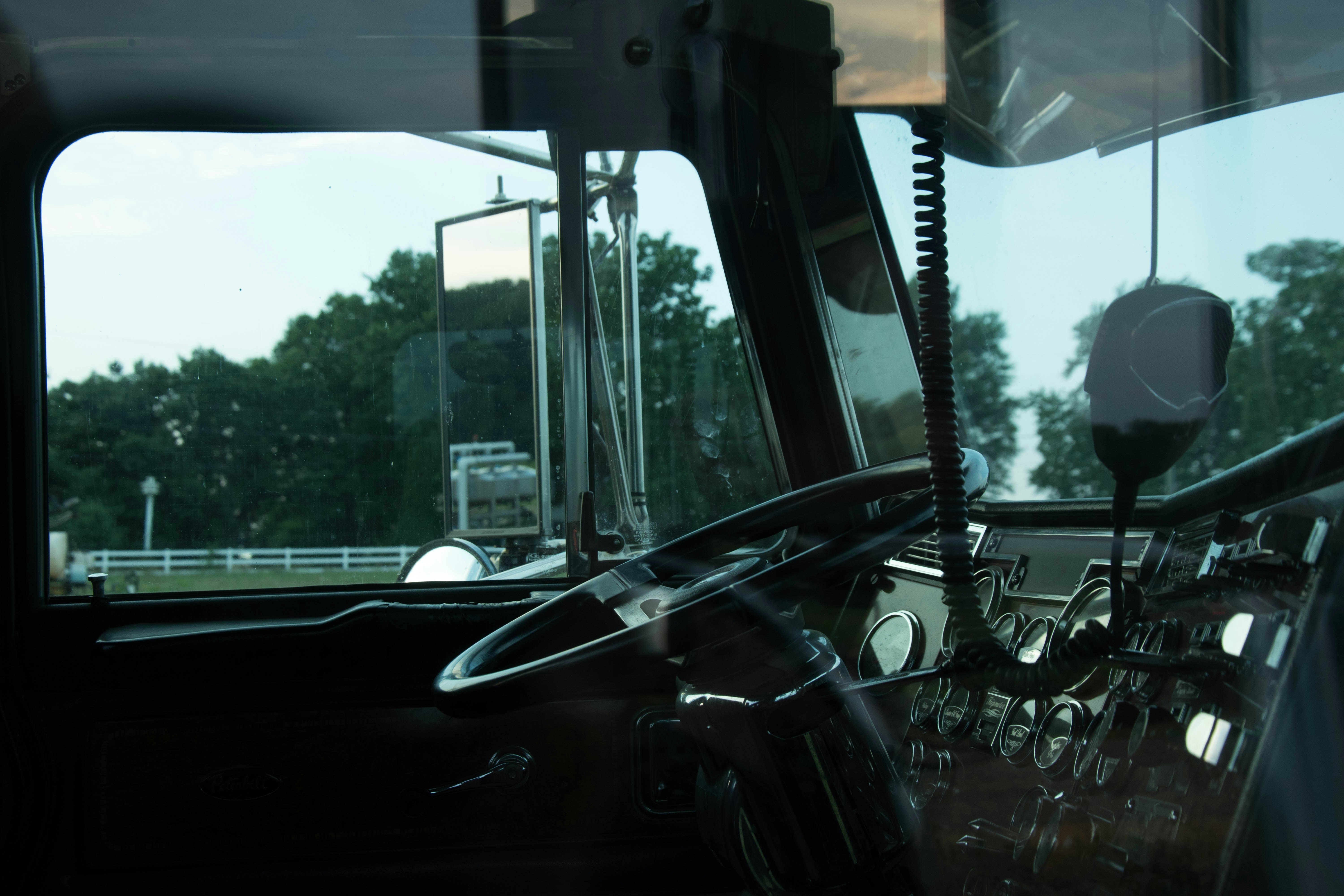 Miles of Drone: How Long-Haul Drivers Turned Their Cabs Into Moving Meditation Spaces