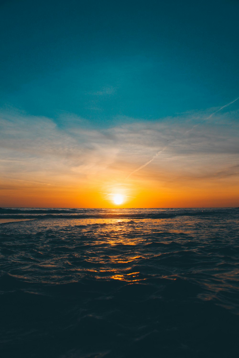 Cuerpo de agua durante la puesta de sol