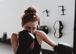 woman in black sports bra and black leggings doing exercise