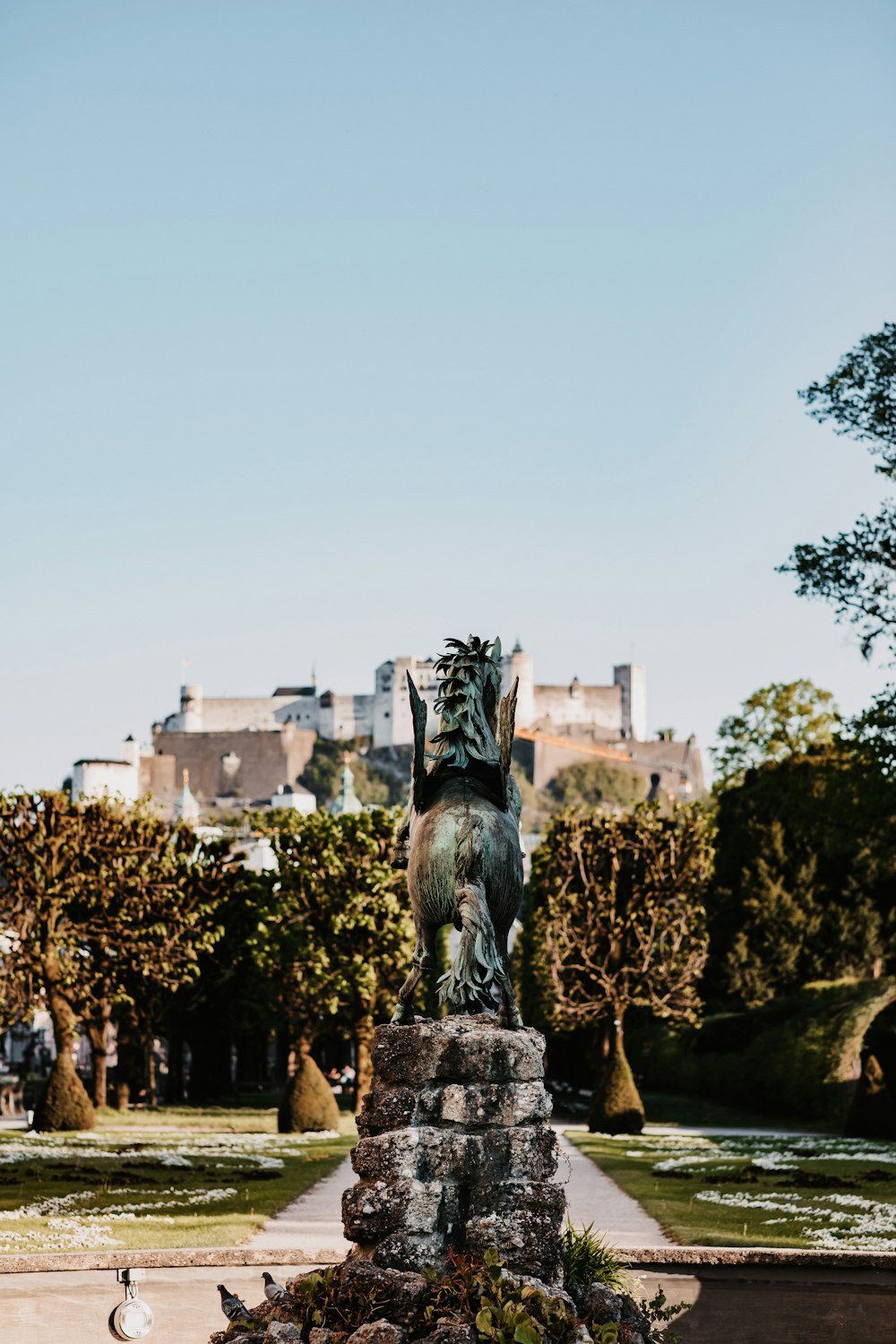 statue of man riding horse near building during daytime