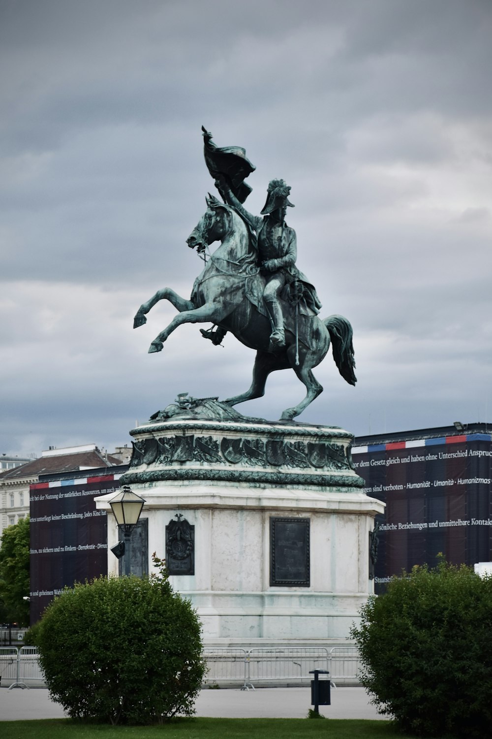 man riding horse statue near building during daytime