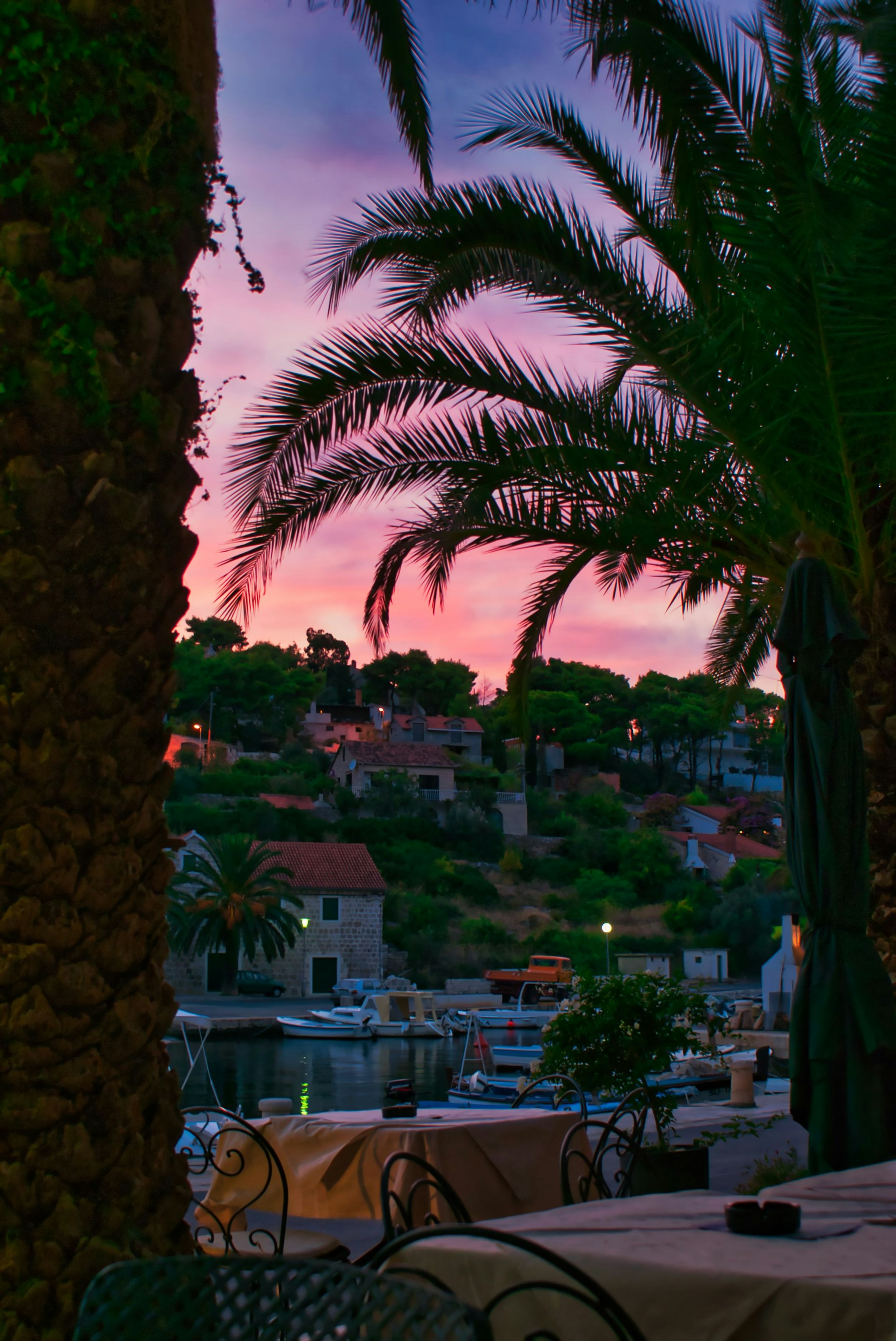 black and white bed linen