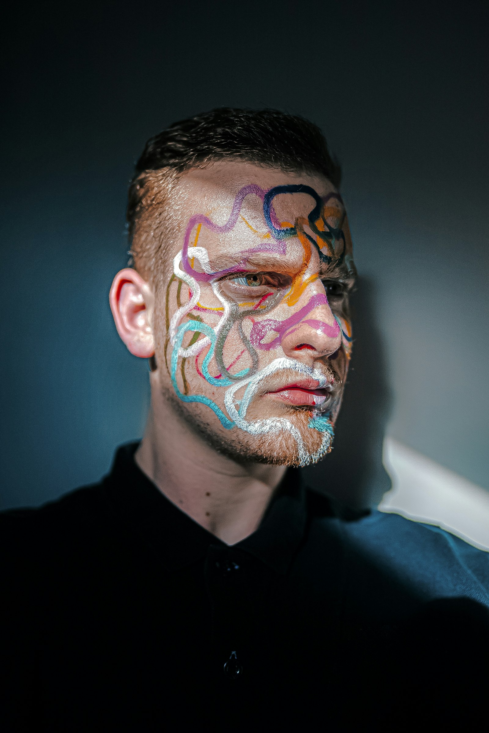 Canon EOS 6D Mark II + Sigma 20mm F1.4 DG HSM Art sample photo. Man with face paint photography