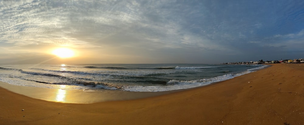 ocean waves crashing on shore during daytime