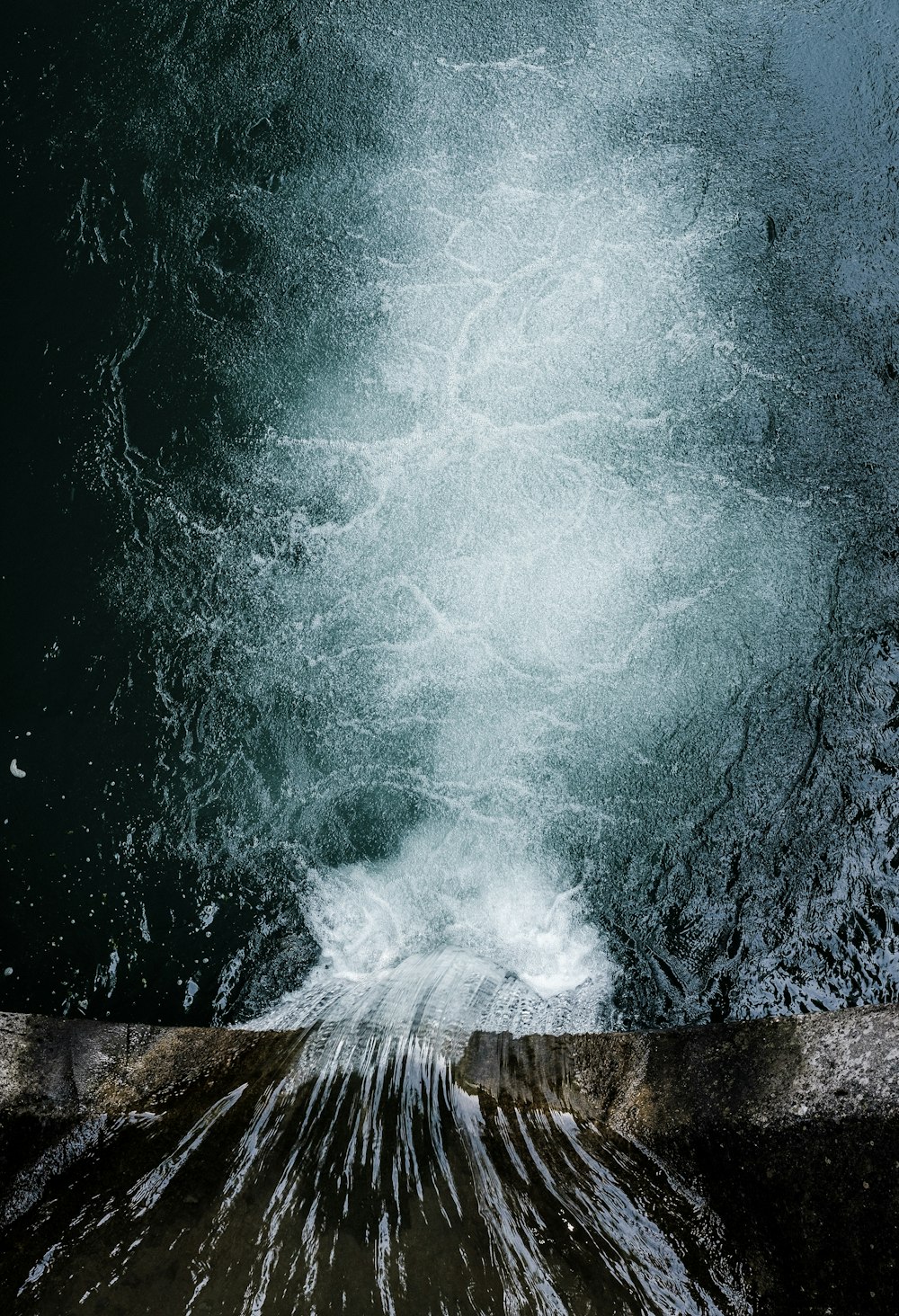 water waves hitting brown rock