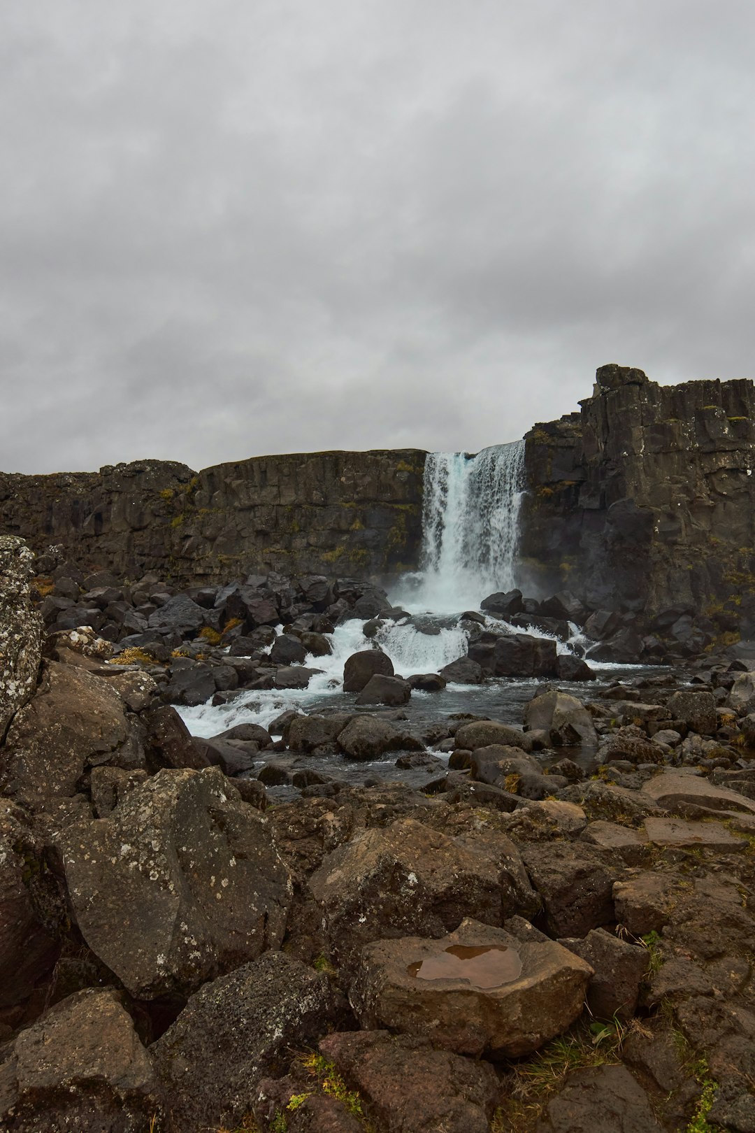 waterfalls under cloudy sky during daytime