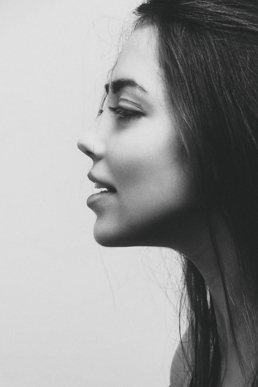 Grayscale portrait used as a base for the facial balancing proportion map