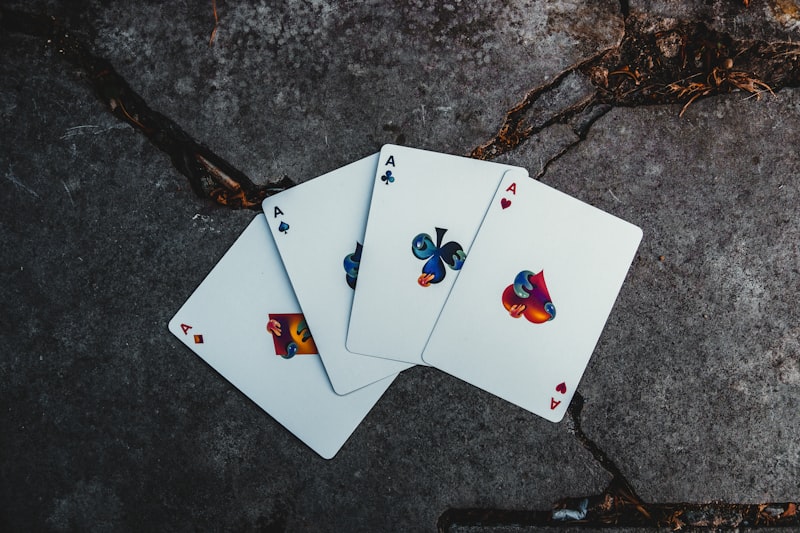 Paisaje andino del desierto de Atacama mostrando terrazas agrícolas tradicionales y conexión comunitaria con la tierra árida de Tarapacá