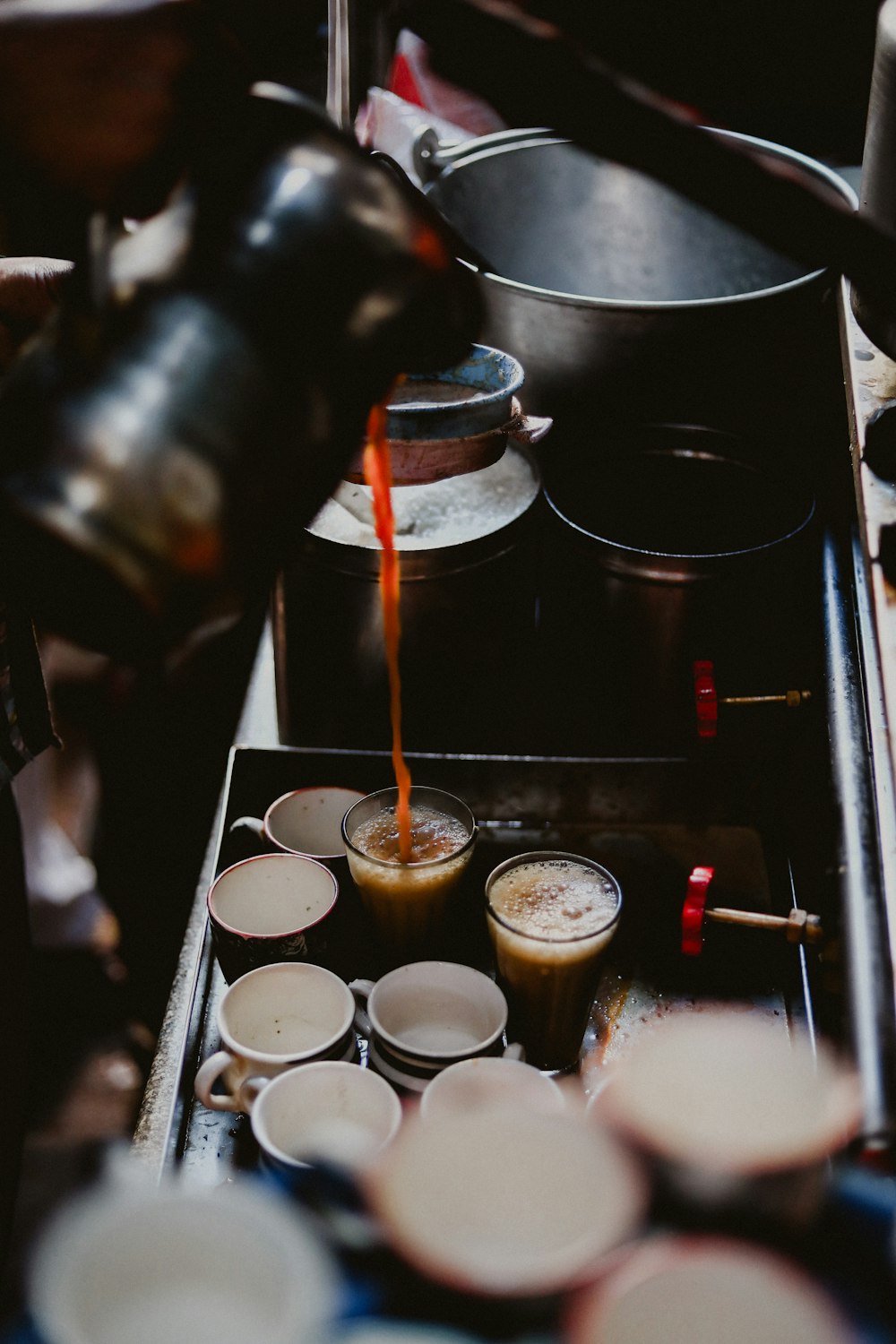 black induction stove with white ceramic mugs