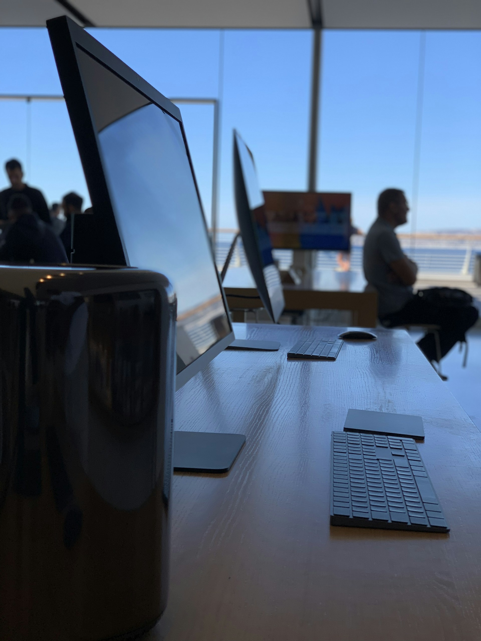 gray computer monitor