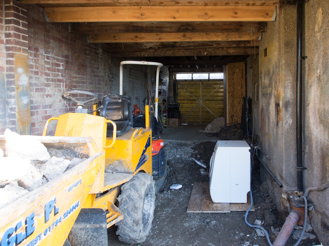 yellow and black heavy equipment