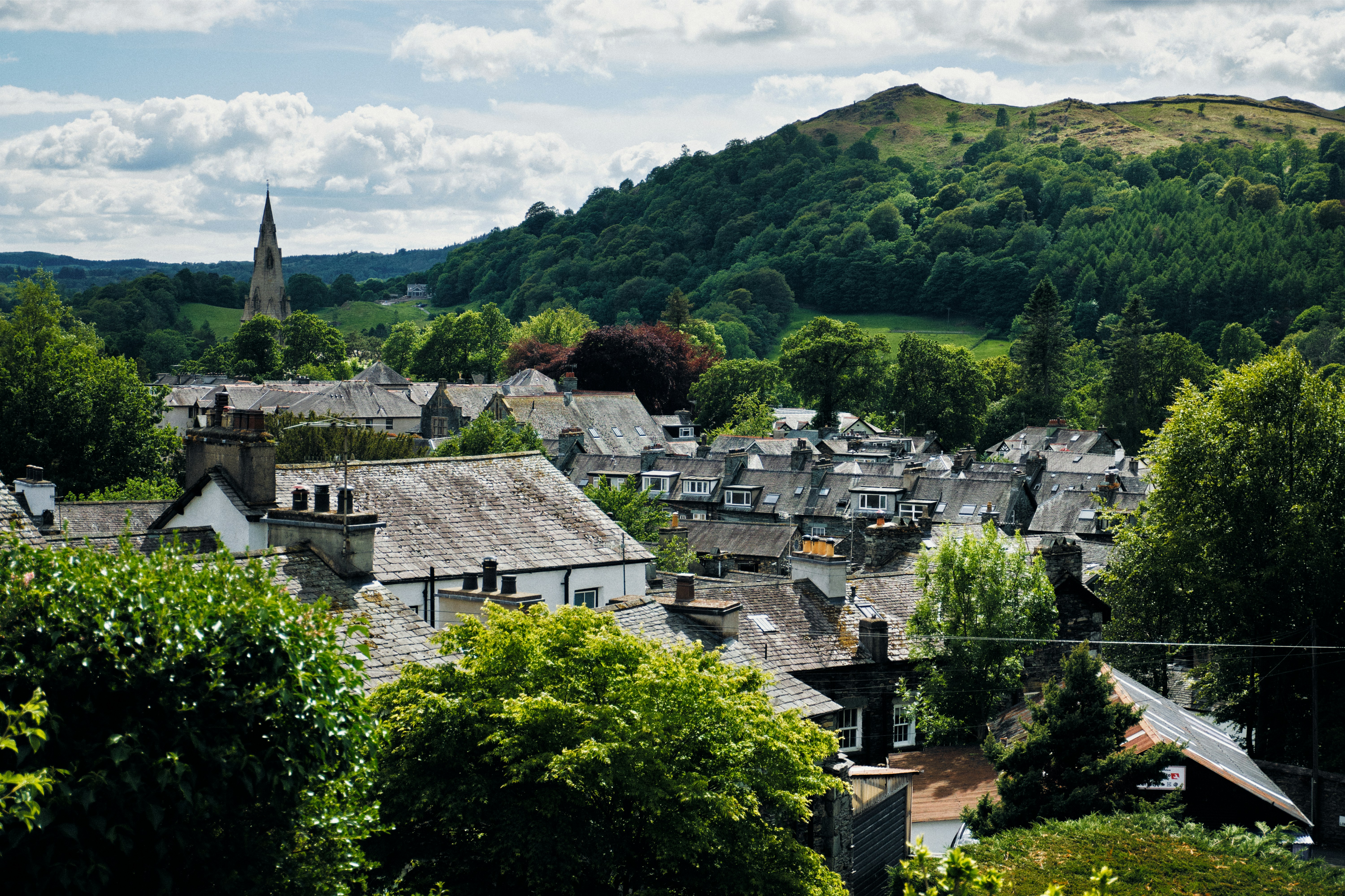 We soon started gaining height once we hiked up Kirkstone Road and then onto Sweden Bridge Lane. Ambleside enjoys being surrounded on most sides by fells; in this particular scene, the fell in question is Loughrigg Fell (335 m/1,099 ft).