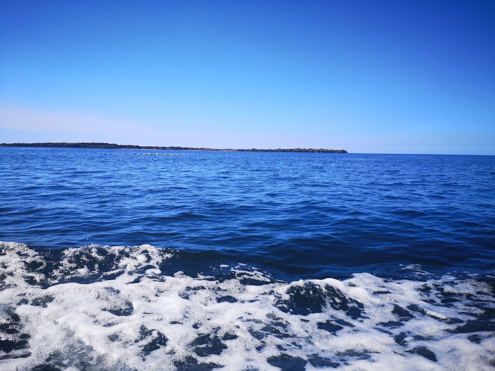 ocean waves crashing on shore during daytime