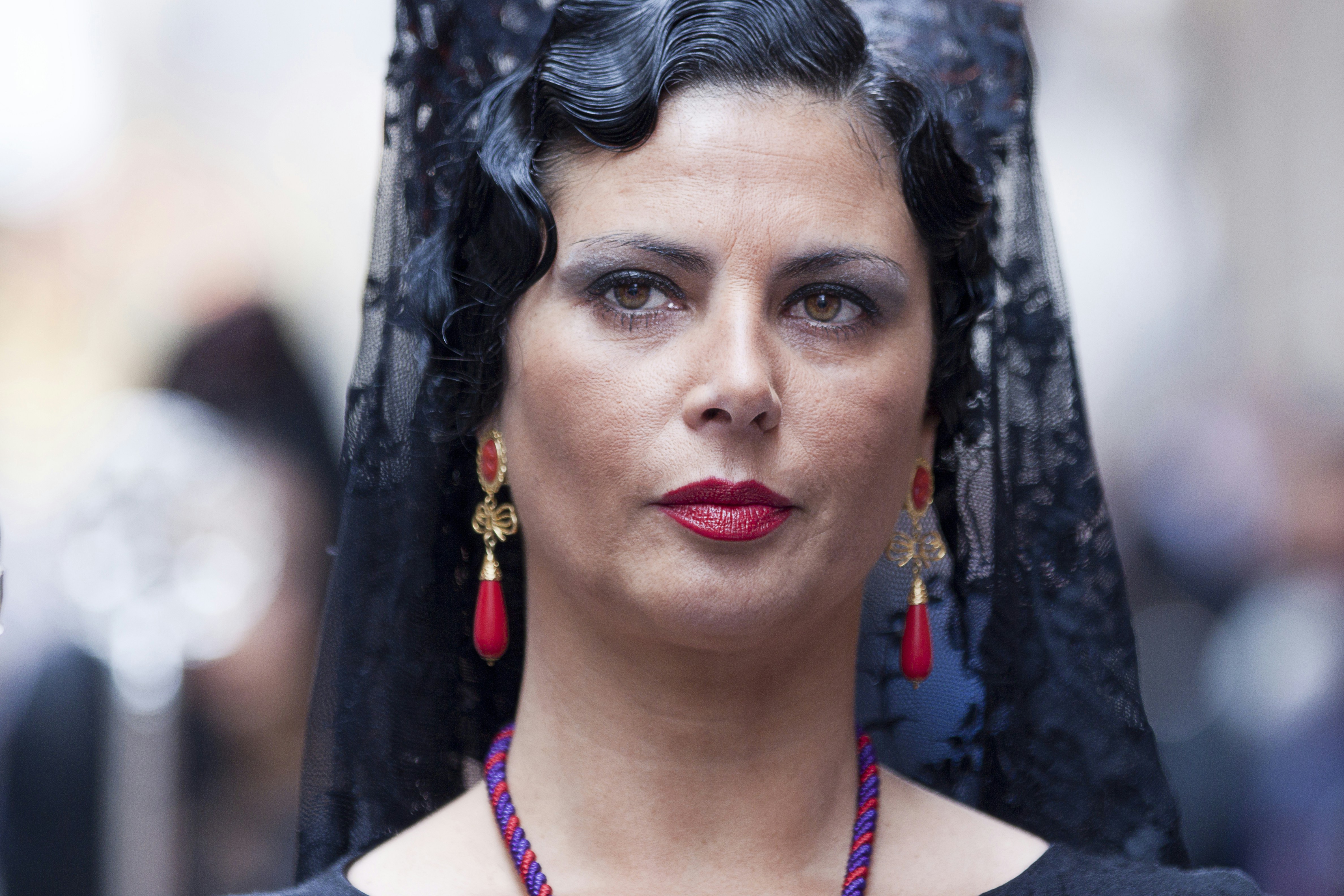 woman in black and white floral head dress