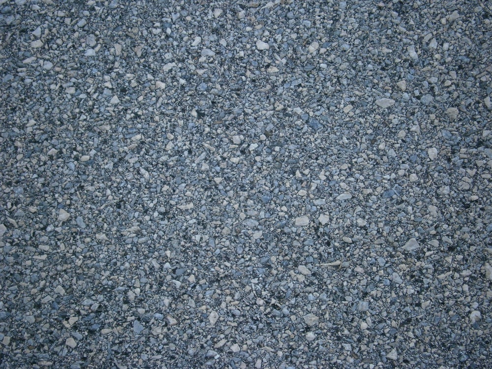 pavimento in cemento grigio e nero
