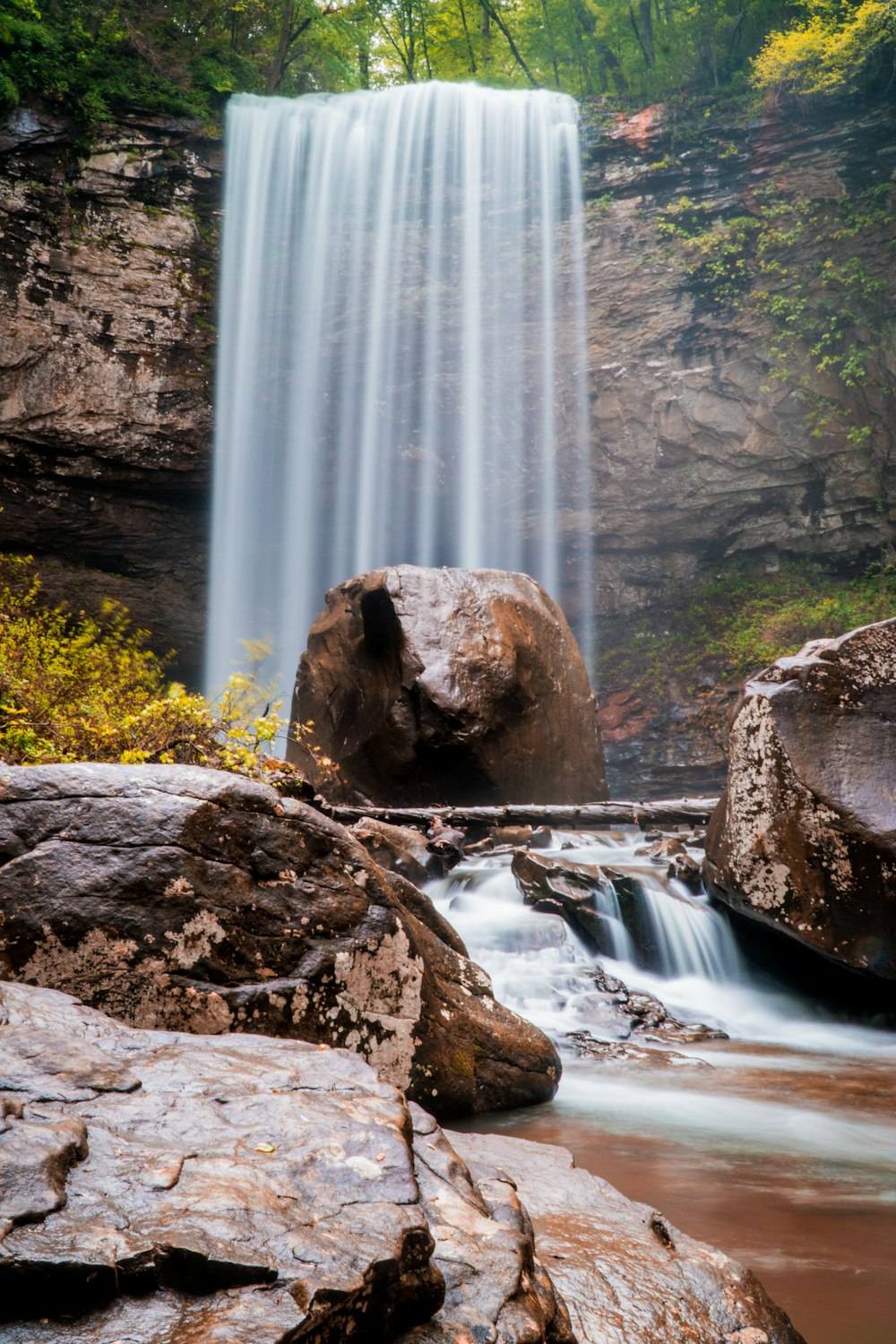 waterfalls on rocky shore during daytime