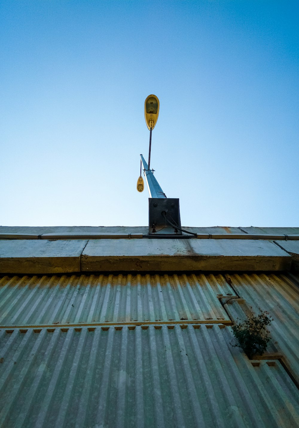 black and yellow street light