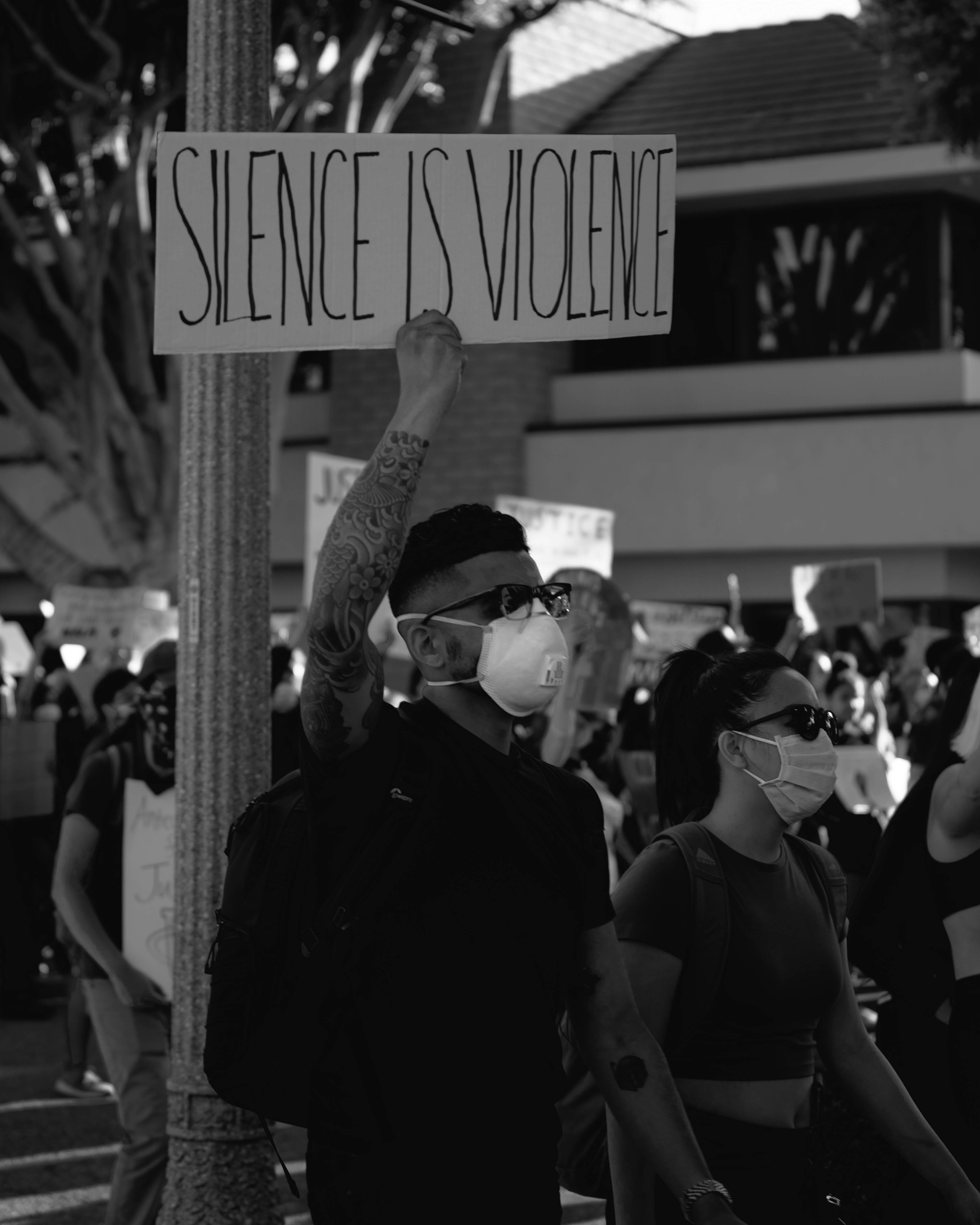 Man holding a white and black sign photo – Free Human Image on Unsplash