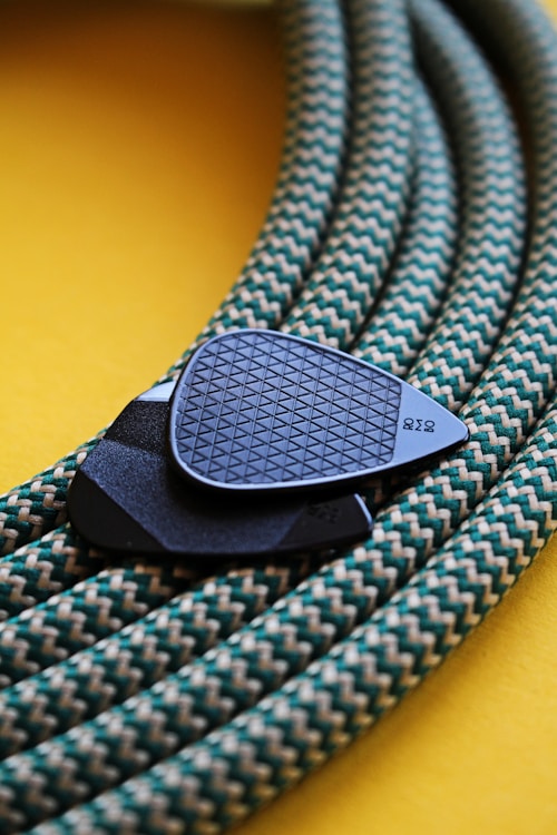 2 meter long cable full view