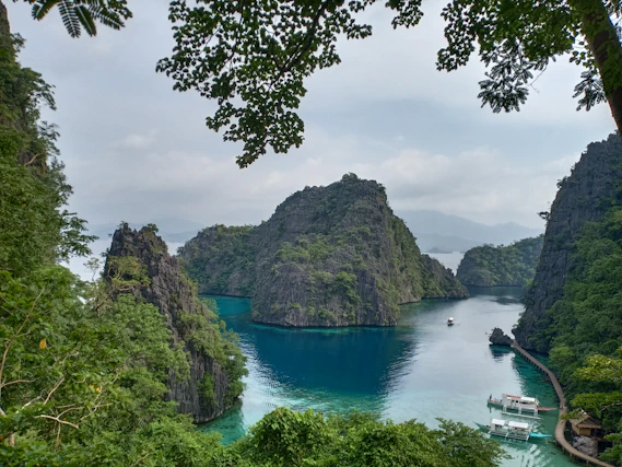 Kayangan Lake