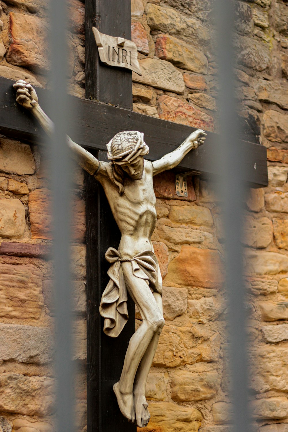 Crucifijo En Iglesia En La Pared De Piedra. Imagen de archivo - Imagen de  adentro, dios: 31122405