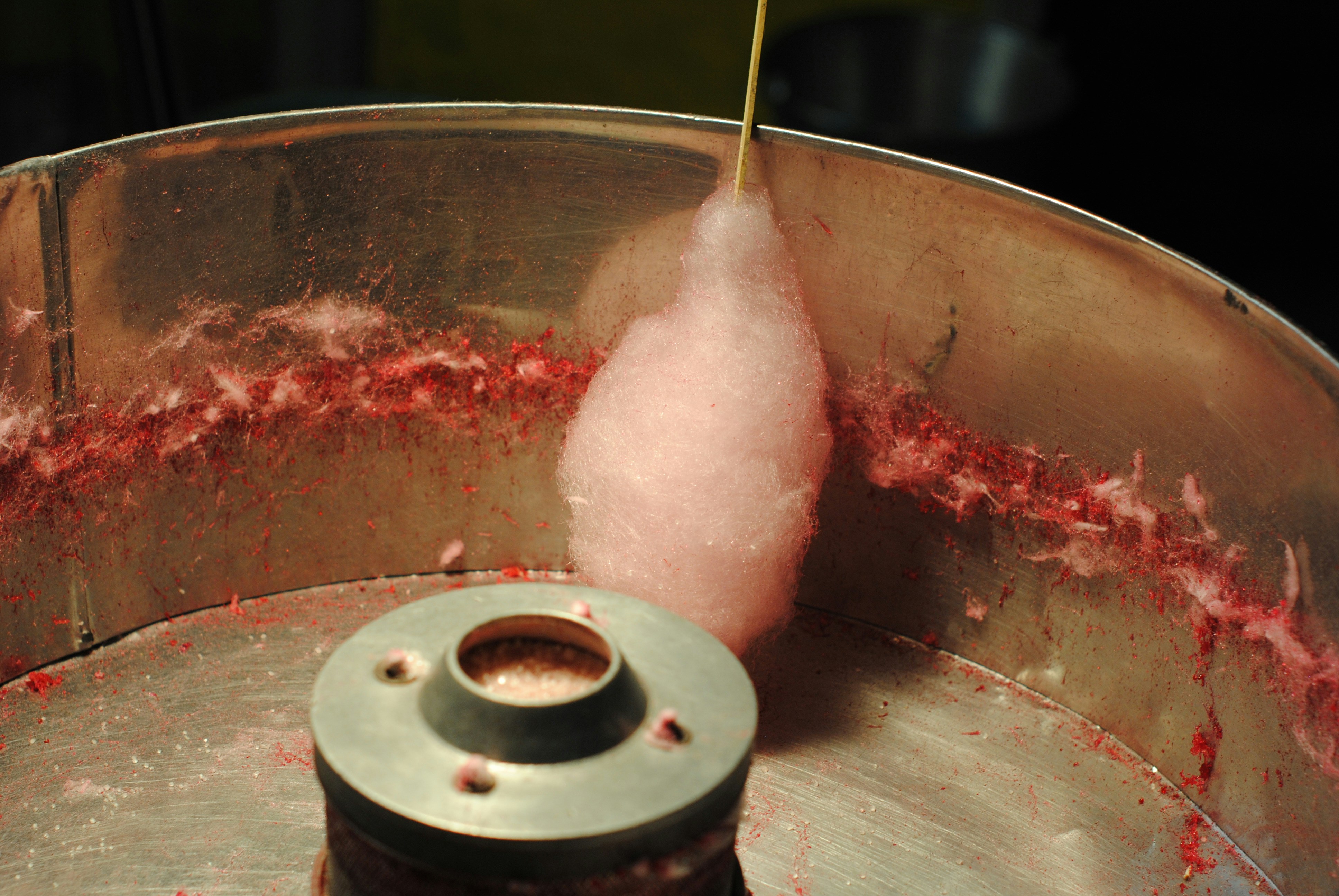 Commercial cotton candy spinner making pink floss