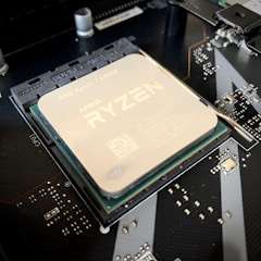 Dual CPUs Ryzen 3600 and Ryzen 5600 shown with performance charts on a sleek dark interface.
