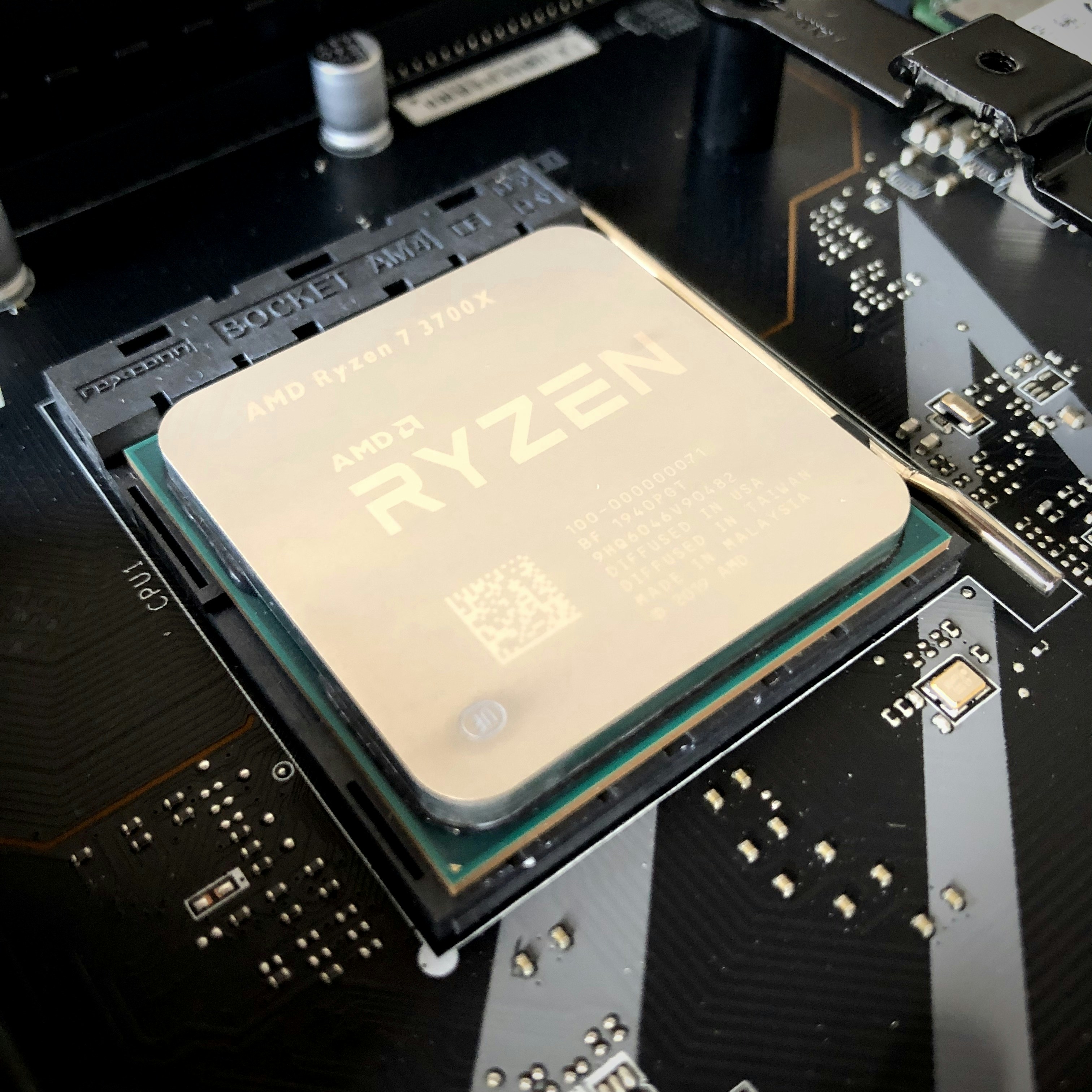 AMD Ryzen 7 3700X