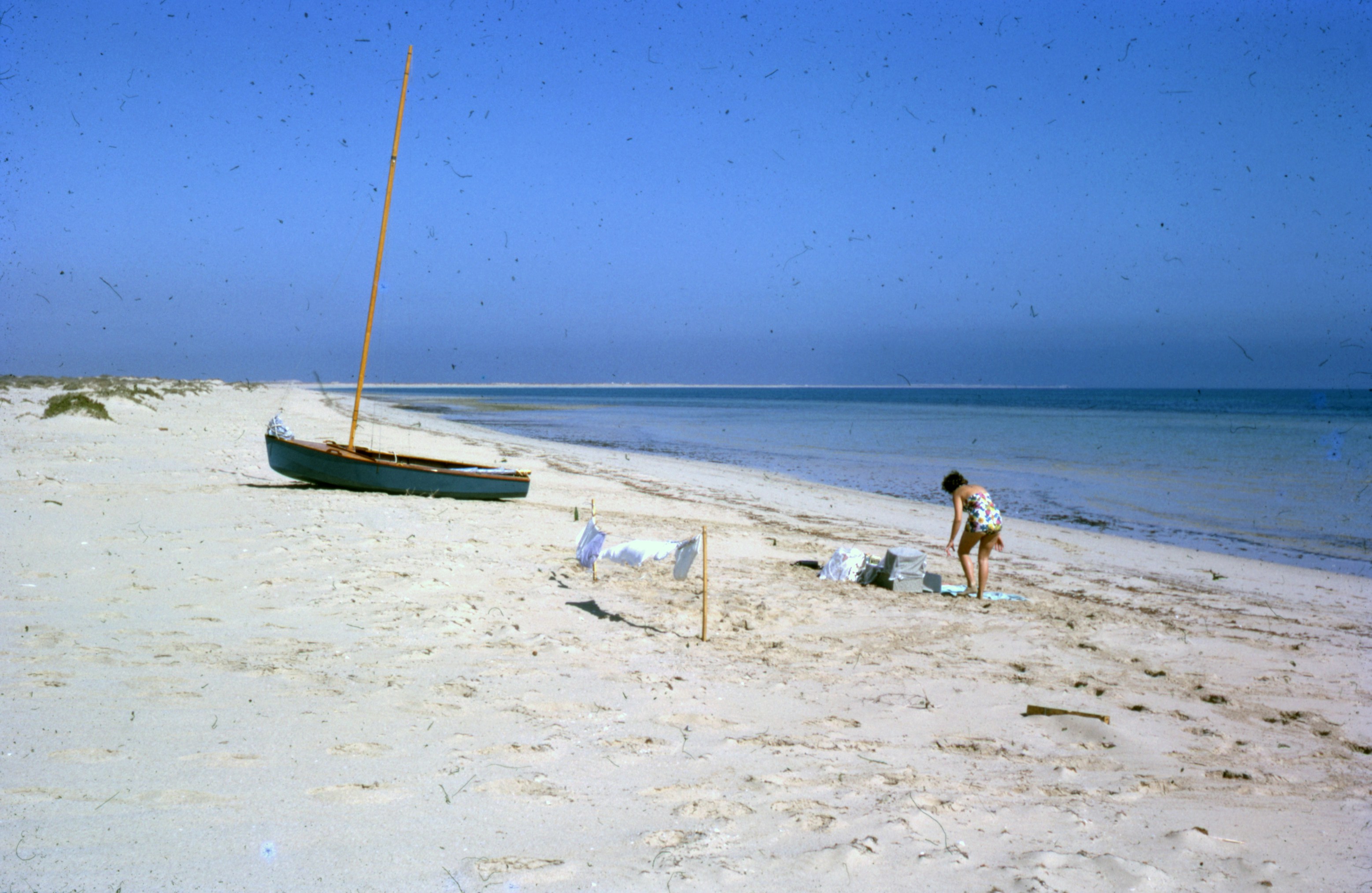 people on beach during daytime, kuwait, old photo, old photograph, digitised slides, saudi arabia, 1950s, 1960s, 50s, 60s, vintage, arabia, uae, middle east, 