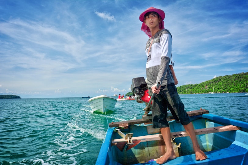 The Geographic Traveller: The Cambodian River That Becomes a Lake man in boat