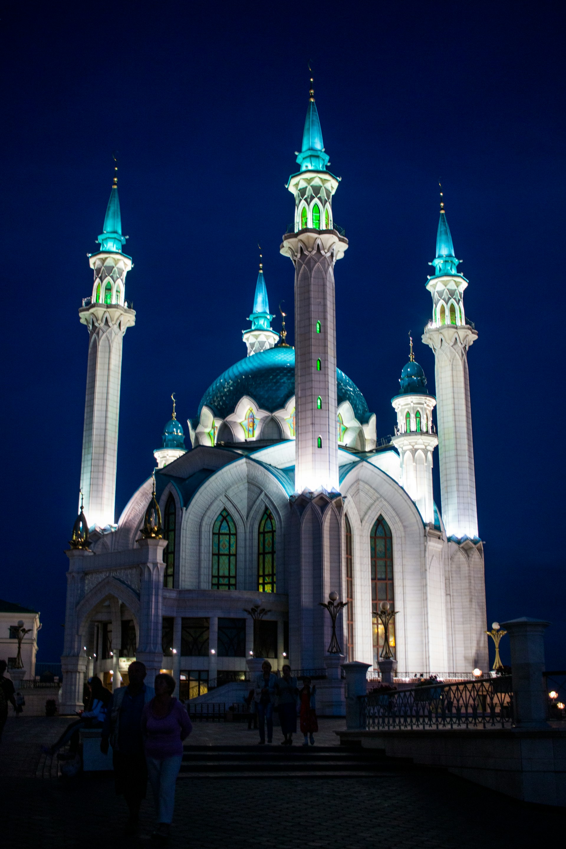 The majestic Masjid al-Nabawi in Medina glowing warmly under the evening sky, welcoming visitors.