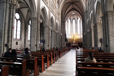 A serene image of the synagogue during prayer.