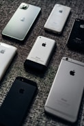 silver iphone 6 and space gray iphone 6
