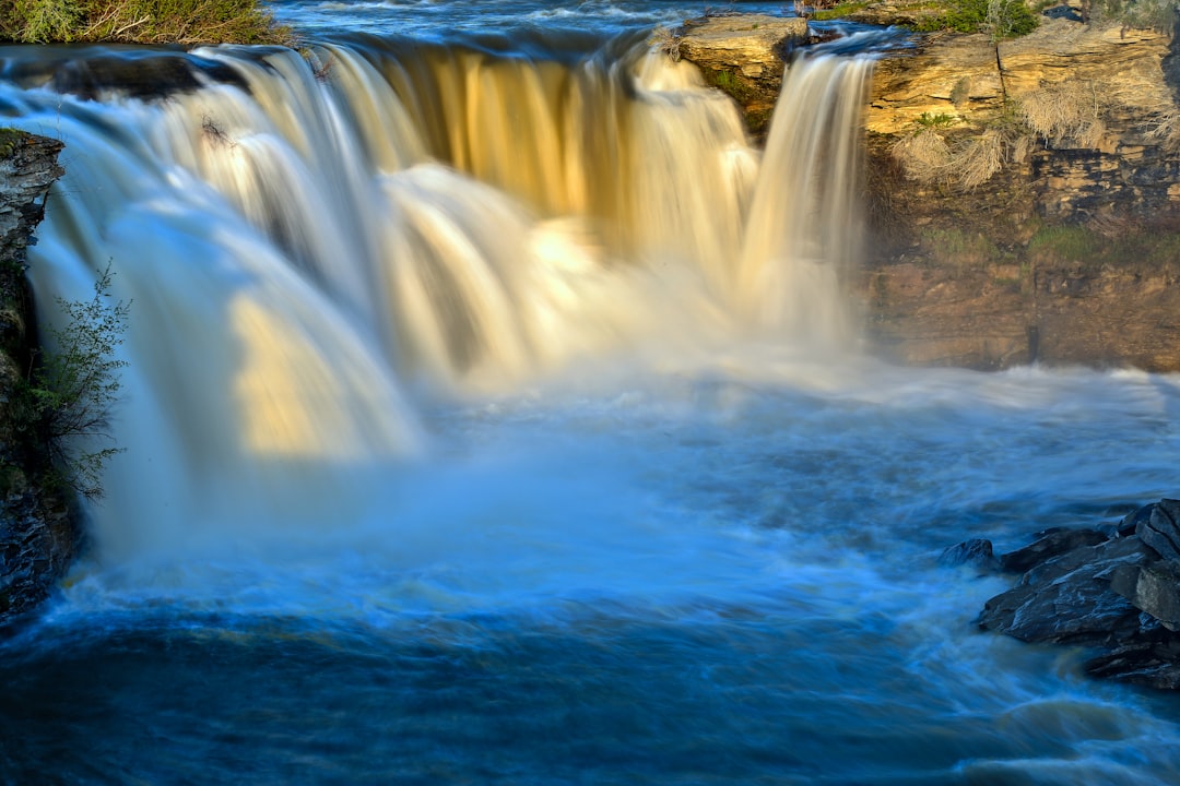 travelers stories about Waterfall in Lundbreck, Canada