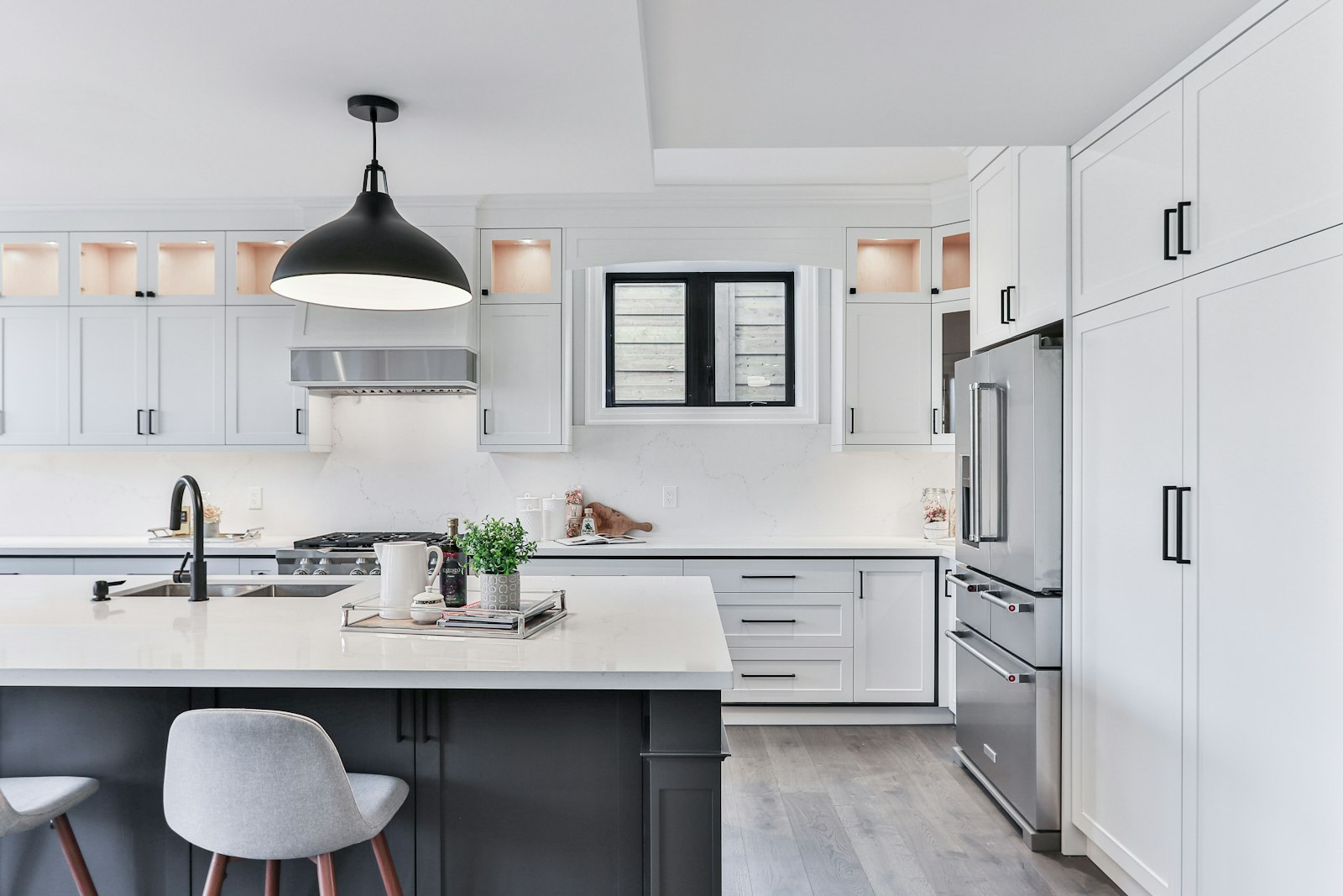 Canon EOS 80D + Canon EF-S 10-22mm F3.5-4.5 USM sample photo. White wooden kitchen cabinet photography