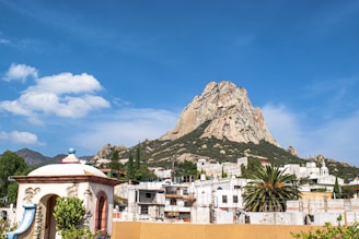 La Peña de Bernal monolith