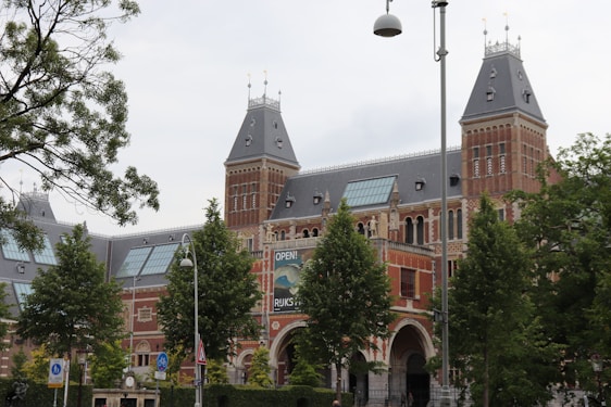 A welcoming exterior of Collège Laurentien showcasing its architecture.