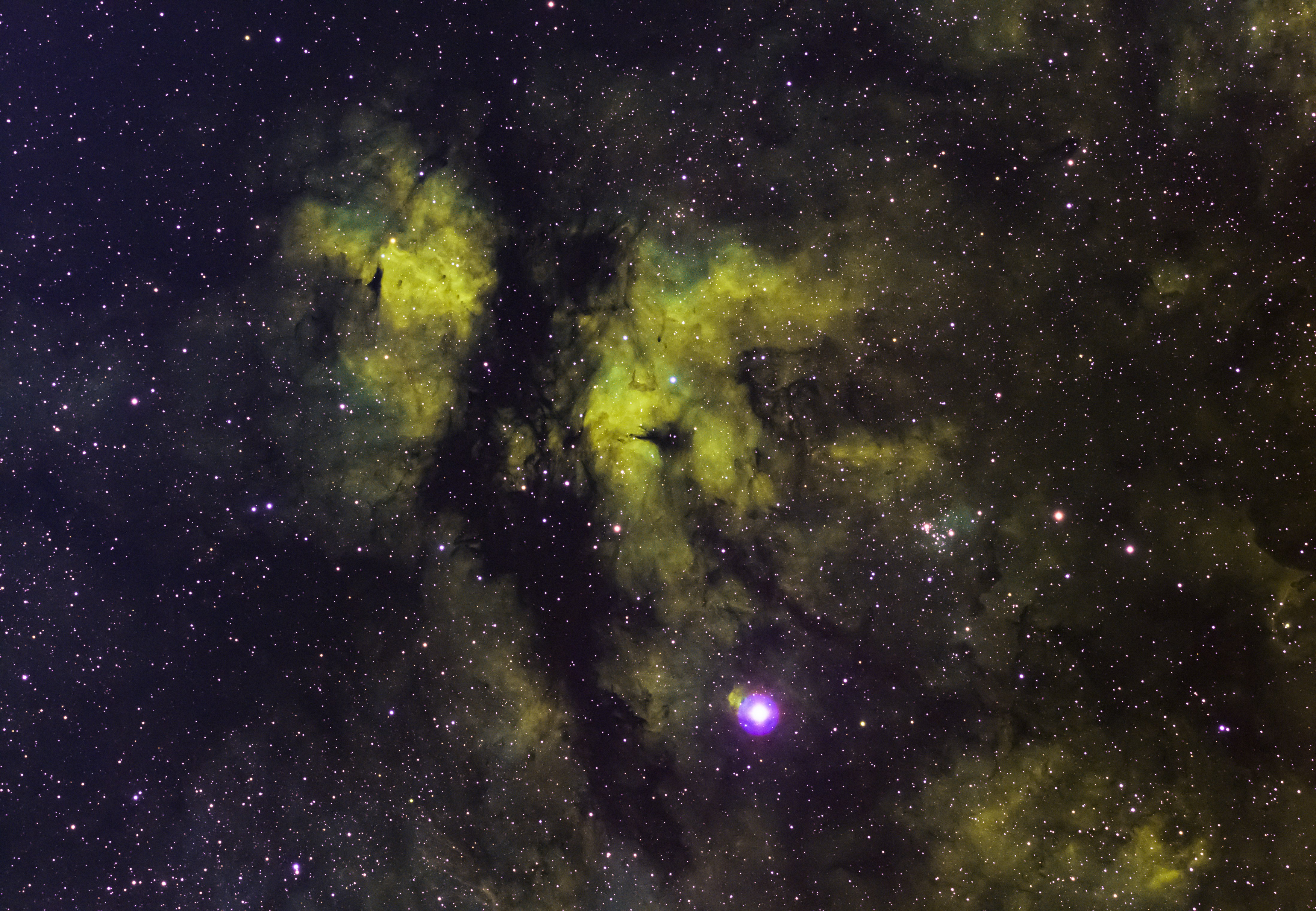 ‘It Shouldn’t Survive’: Astronomers Discover Dust on an Epic Journey Far Beyond Its Galaxy
