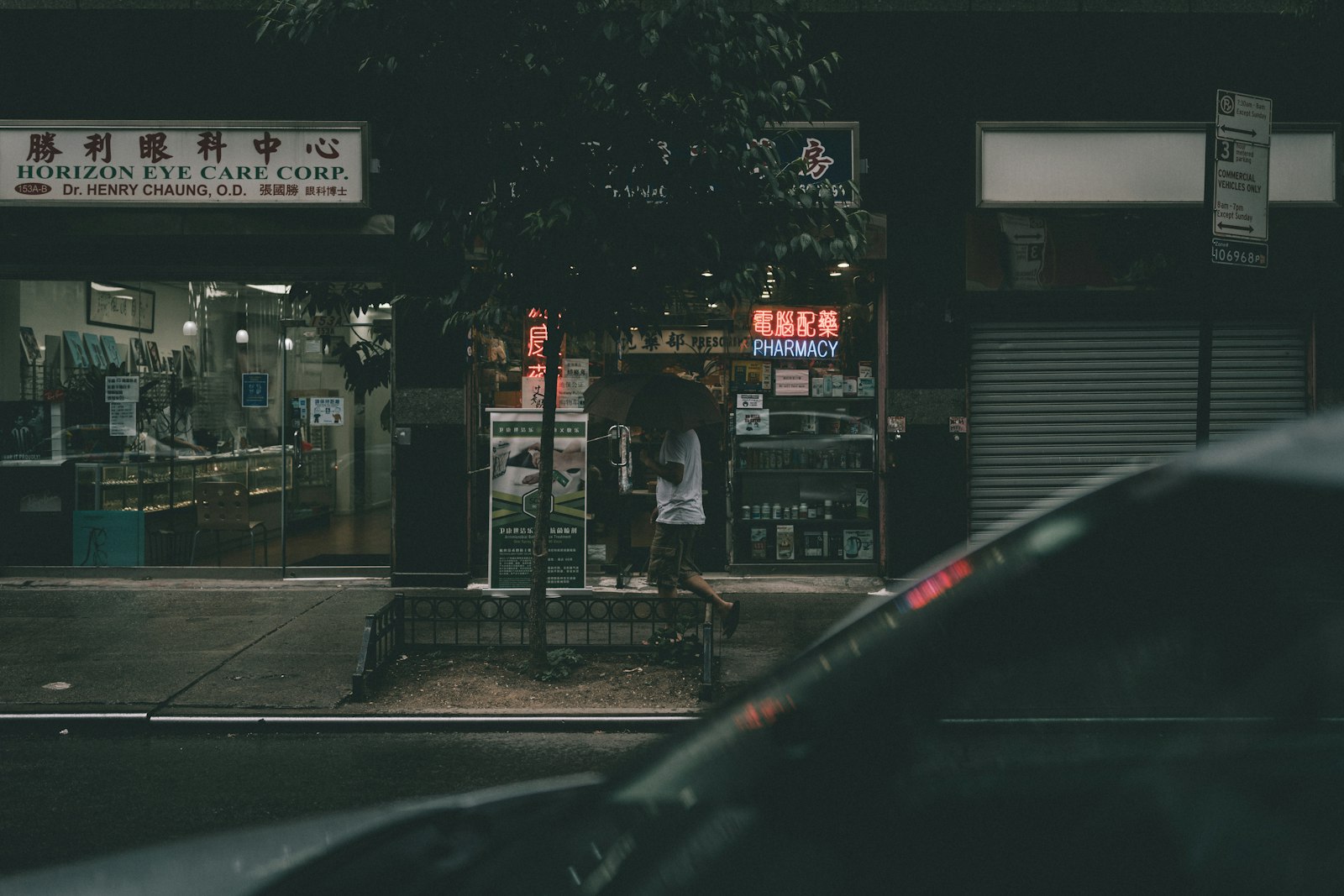 Sigma 35mm F1.2 DG DN Art sample photo. People walking on sidewalk photography