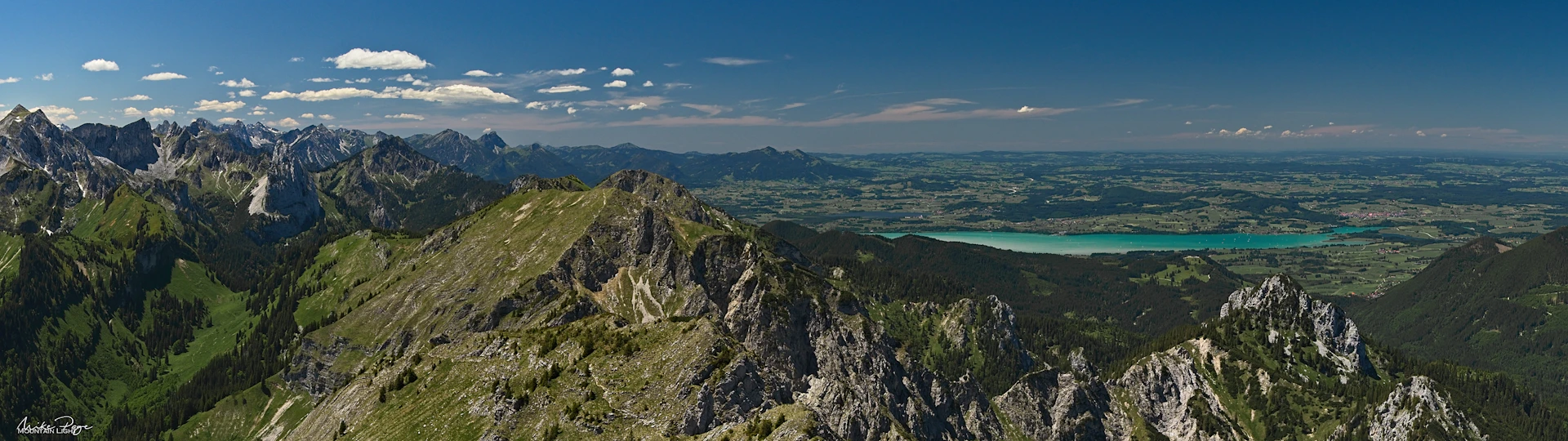 black and white bed linen