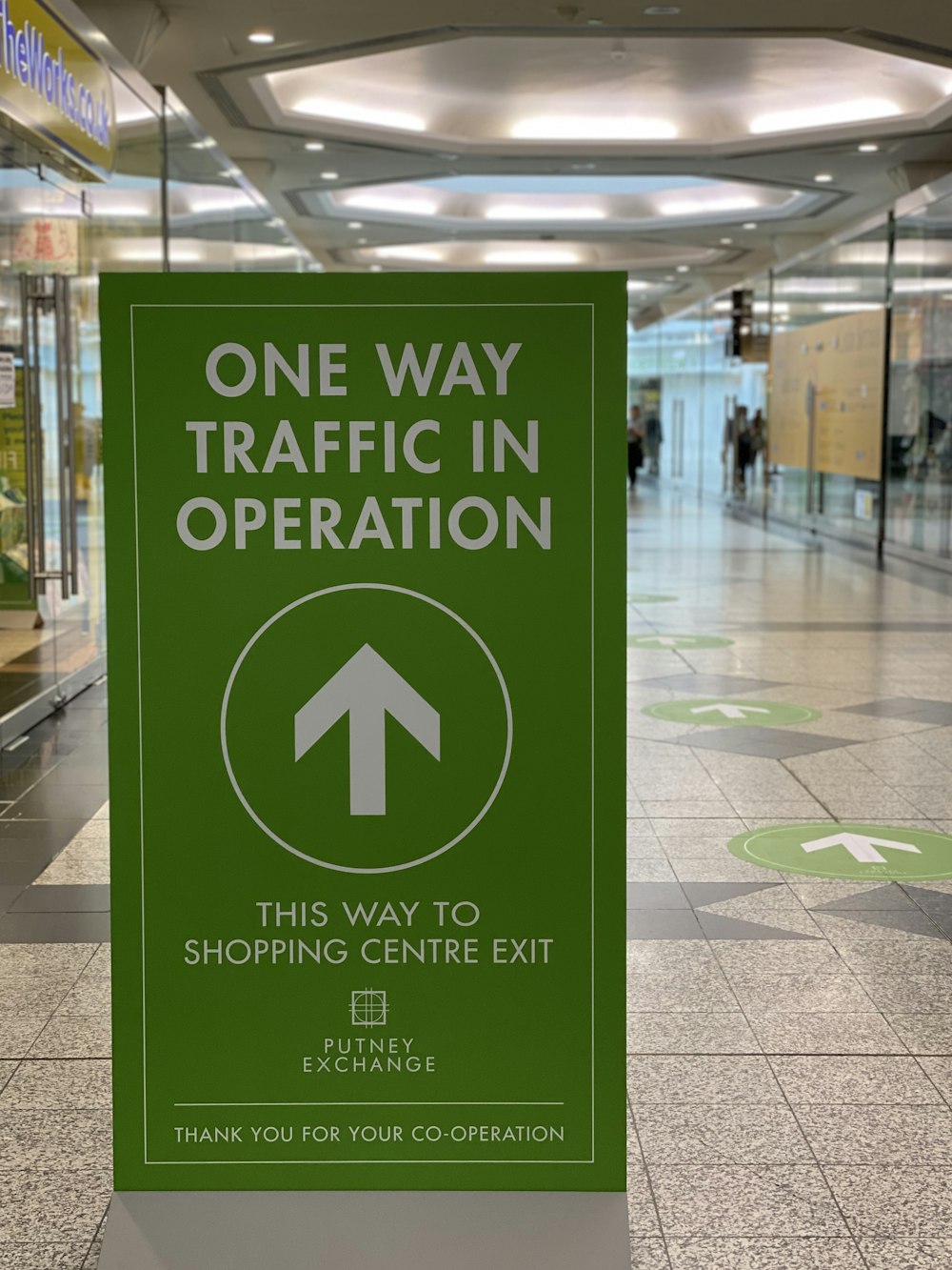 a one way traffic in operation sign in a mall