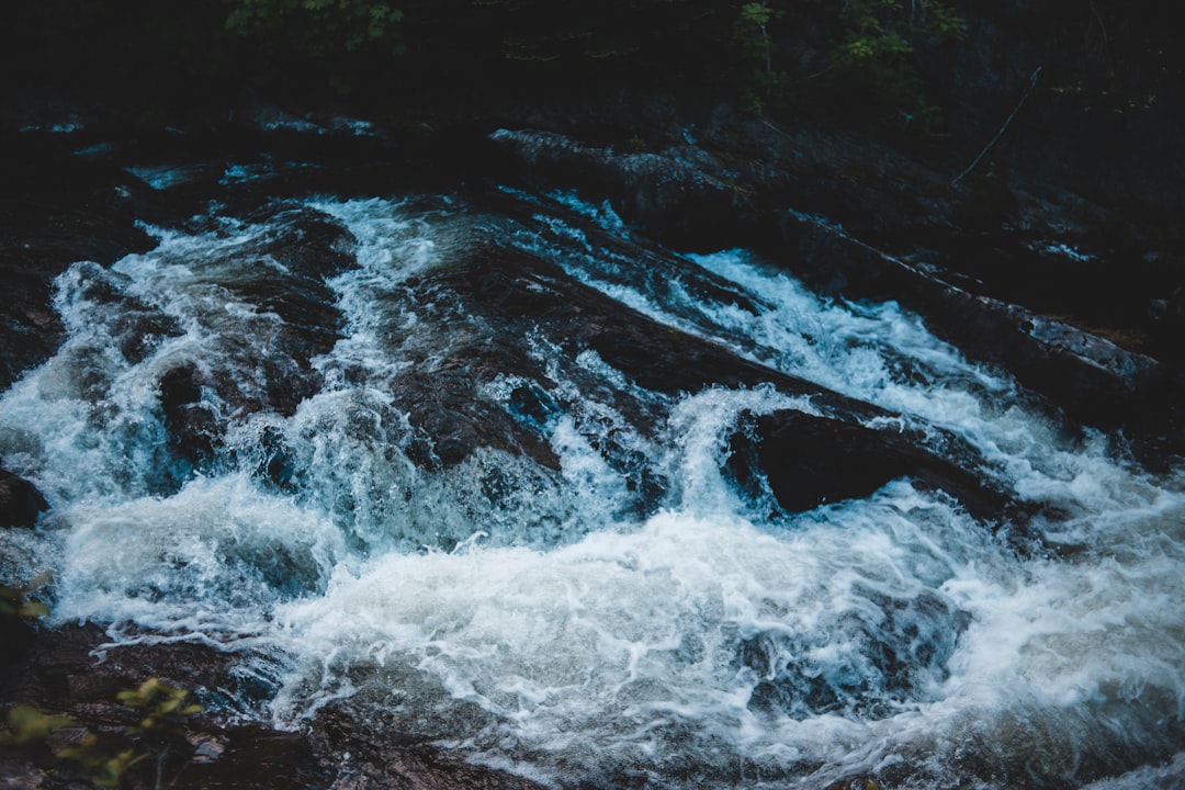 water waves hitting rocks during daytime