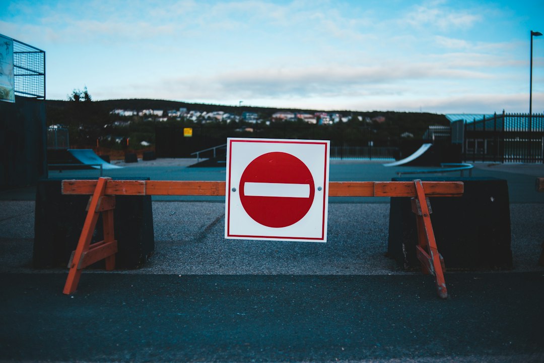 red and white stop sign