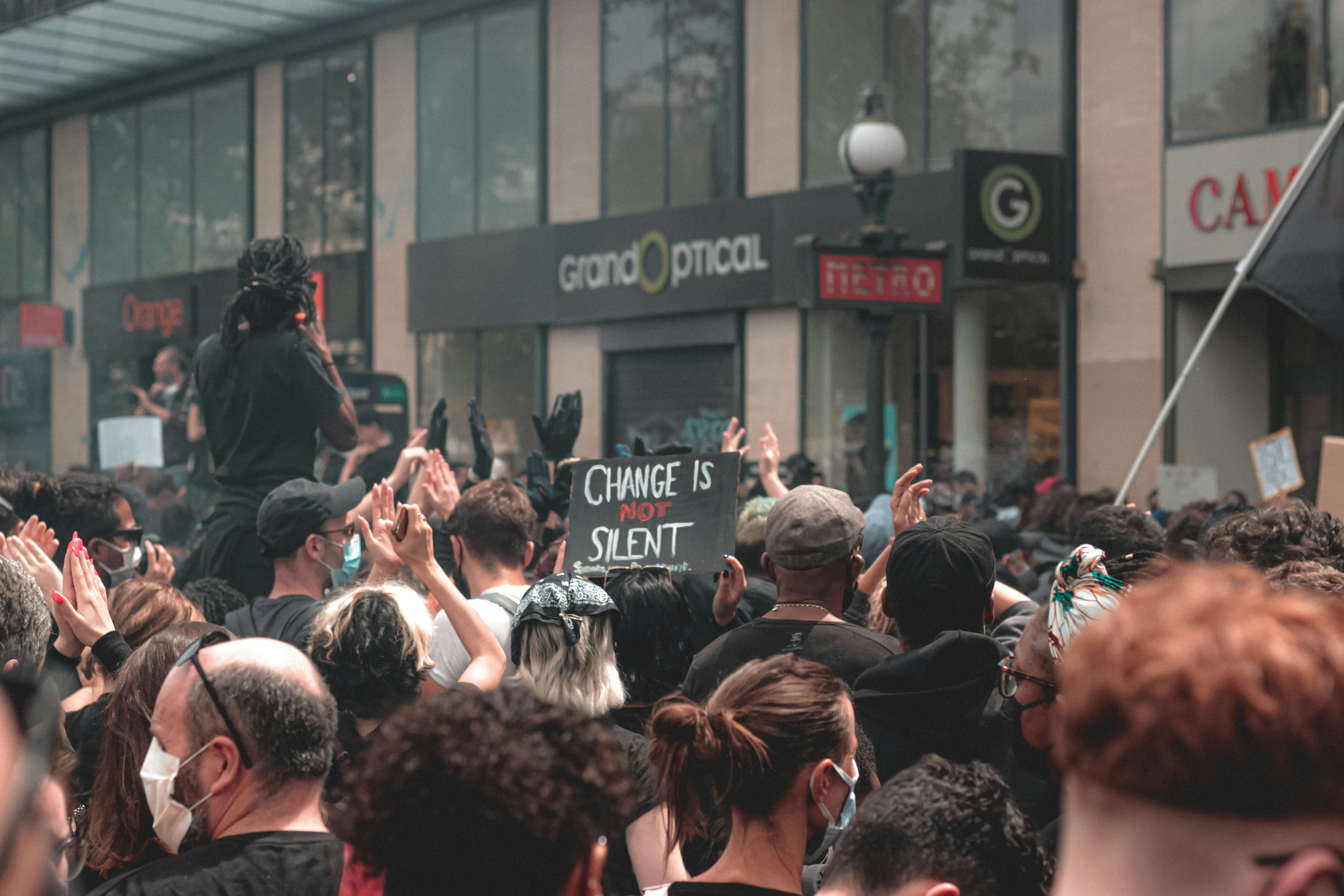 people walking on street during daytime (Photo by Mathias Reding on Unsplash)