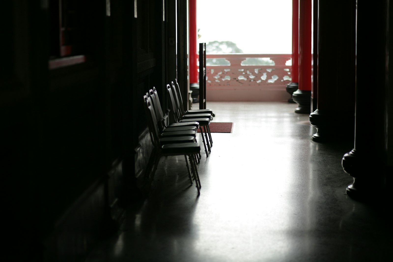 Canon EOS 5D + Canon EF 85mm F1.8 USM sample photo. Brown wooden armchair on photography